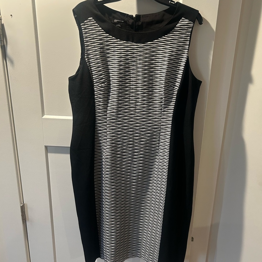 Jones New York Elegant Black and White Striped Dress Women’s Size 16